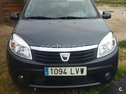Negro Usado 2010 Dacia Sandero Lauréate Utilitario | 4000 € (Un poco caro)