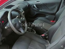 Rojo Usado 2004 Alfa Romeo 147 Distinctive Utilitario | 1600 € (Precio justo)