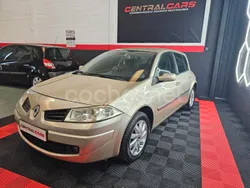 Amarillo Usado 2007 Renault Mégane II Dynamique Berlina | 4500 € (Precio justo)