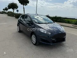 Gris / plata Usado 2014 Ford Fiesta Trend Utilitario | 5999 € (Precio justo)