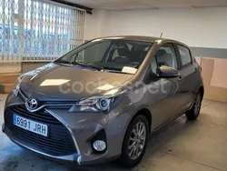 Gris / plata Usado 2016 Toyota Yaris Active Berlina | 8900 € (Precio justo)