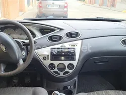Negro Usado 2004 Ford Focus Trend Berlina | 1600 € (Precio justo)