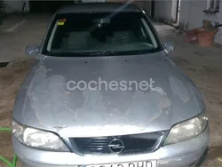 Gris / plata Usado 2001 Opel Vectra Edition Berlina | 1000 €