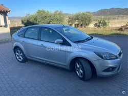 Gris / plata Usado 2010 Ford Focus Trend Berlina | 4600 € (Precio justo)