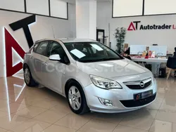 Gris / plata Usado 2011 Opel Astra Cosmo Berlina | 7799 € (Precio justo)