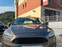 Gris / plata Usado 2015 Ford Focus Trend Berlina | 10.295 € (Precio justo)