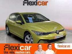 Amarillo Usado 2022 VW Golf VIII Life Berlina | 22.490 € (Precio justo)
