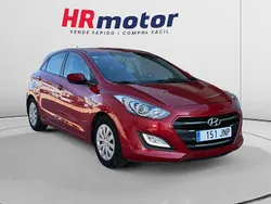 Rojo Usado 2016 Hyundai i30 Berlina | 9690 € (Precio justo)