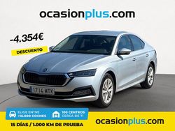 Gris / plata Usado 2024 Skoda Octavia Selection Berlina | 25.900 € (Un poco caro)
