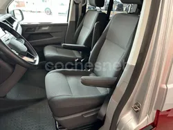 Granate Usado 2024 VW Caravelle Monovolumen | 46.200 €
