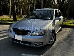 Gris / plata Usado 2005 Kia Cerato EX Berlina | 2800 €