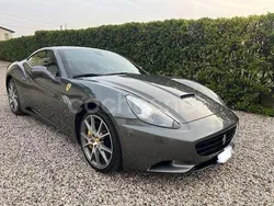 Gris / plata Usado 2010 Ferrari California Descapotable | 93.500 €