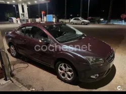 Violeta / lila Usado 2009 Ford Focus Cabriolet Titanium Descapotable | 1500 €