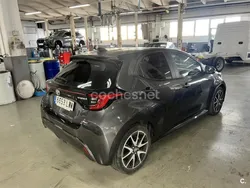 Gris / plata Usado 2022 Toyota Yaris Hybrid Plus Berlina | 19.900 € (Precio justo)