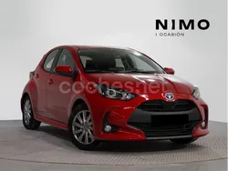 Rojo Usado 2024 Toyota Yaris Hybrid Active Berlina | 21.900 € (Precio justo)