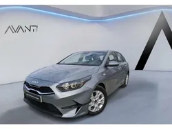 Plateado Usado 2023 Kia Ceed Berlina | 17.990 € (Precio justo)