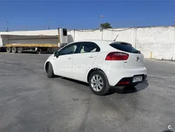 Blanco Usado 2013 Kia Rio Berlina | 6500 € (Precio justo)