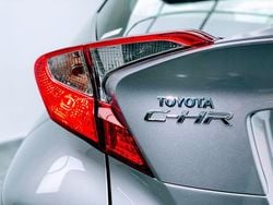 Plata Usado 2018 Toyota C-HR Business Edition SUV | 22.990 € (Precio justo)