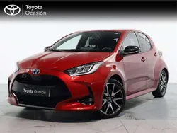 Rojo Usado 2022 Toyota Yaris Hybrid Style Monovolumen | 19.900 € (Precio justo)