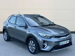 Gris Usado 2024 Kia Stonic SUV | 18.300 € (Precio justo)