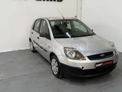 Gris / plata Usado 2006 Ford Fiesta Utilitario | 2999 € (Precio justo)