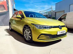 Amarillo Usado 2021 VW Golf VIII Life Berlina | 18.950 € (Buen precio)