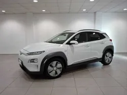 Chalk white Usado 2020 Hyundai Kona Style SUV | 33.900 €