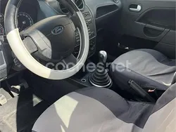 Gris / plata Usado 2008 Ford Fiesta Futura Utilitario | 3600 € (Precio justo)