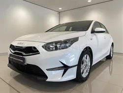 Blanco Usado 2024 Kia Ceed Berlina | 18.680 € (Precio justo)