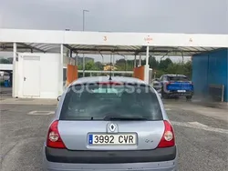 Gris / plata Usado 2004 Renault Clio II Dynamique Berlina | 2350 € (Precio justo)