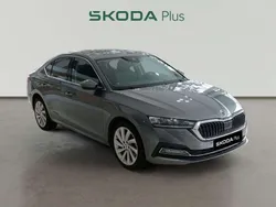 Gris Usado 2024 Skoda Octavia Selection Utilitario | 30.990 € (Precio justo)