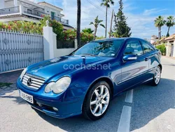 Azul Usado 2002 Mercedes C230 Berlina | 8500 €