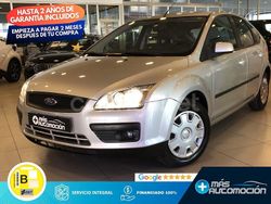 Gris / plata Usado 2005 Ford Focus Trend Berlina | 6900 €