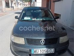 Azul Usado 2000 VW Passat Comfortline Berlina | 1700 €