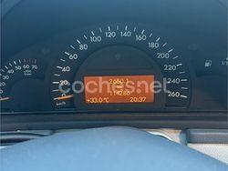 Violeta / lila Usado 2001 Mercedes C200 Classic Berlina | 6000 € (Un poco caro)