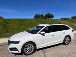 Blanco Usado 2022 Skoda Octavia Style Familiar | 21.950 € (Precio justo)