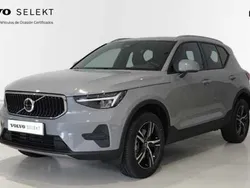 Gris Nuevo 2025 Volvo XC40 Core SUV | 44.990 € (Precio justo)