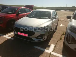 Gris / plata Usado 2023 Ford Focus ST-Line Berlina | 18.901 € (Buen precio)