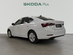 Blanco Usado 2024 Skoda Octavia Ambition | 27.990 € (Buen precio)