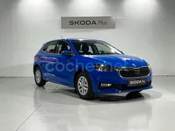 Azul Usado 2023 Skoda Fabia Ambition Berlina | 15.900 € (Precio justo)