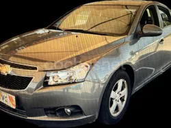 Gris / plata Usado 2011 Chevrolet Cruze LS Berlina | 6999 € (Precio justo)