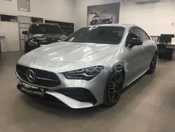 Gris / plata Usado 2024 Mercedes CLA200 Berlina | 39.900 € (Precio justo)