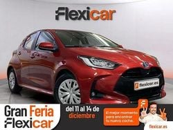 Rojo Usado 2023 Toyota Yaris Hybrid Active Berlina | 19.490 € (Precio justo)