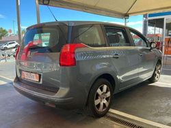 Plateado Usado 2011 Peugeot 5008 Monovolumen | 5900 € (Precio justo)