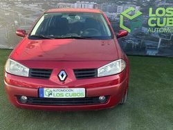 Maroon Usado 2003 Renault Mégane II Dynamique | 2999 € (Un poco caro)