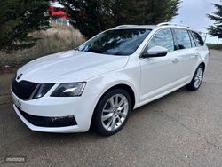 Blanco Usado 2020 Skoda Octavia Ambition Familiar | 13.900 € (Un poco caro)