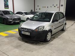 Gris / plata Usado 2007 Ford Fiesta Ambiente Utilitario | 5500 € (Caro)