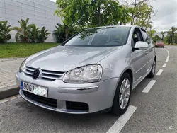 Gris / plata Usado 2006 VW Golf V Highline Berlina | 4400 € (Buen precio)
