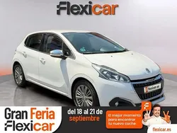 Blanco Usado 2017 Peugeot 208 Allure Utilitario | 9991 € (Precio justo)