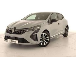Gris Usado 2024 Renault Clio V Techno Berlina | 17.500 € (Un poco caro)